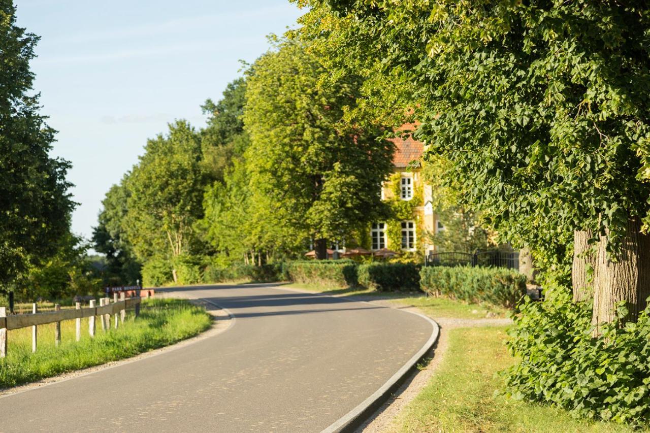 Ferienwohnung Gutshauszimmer Neu Gaarz Exterior foto