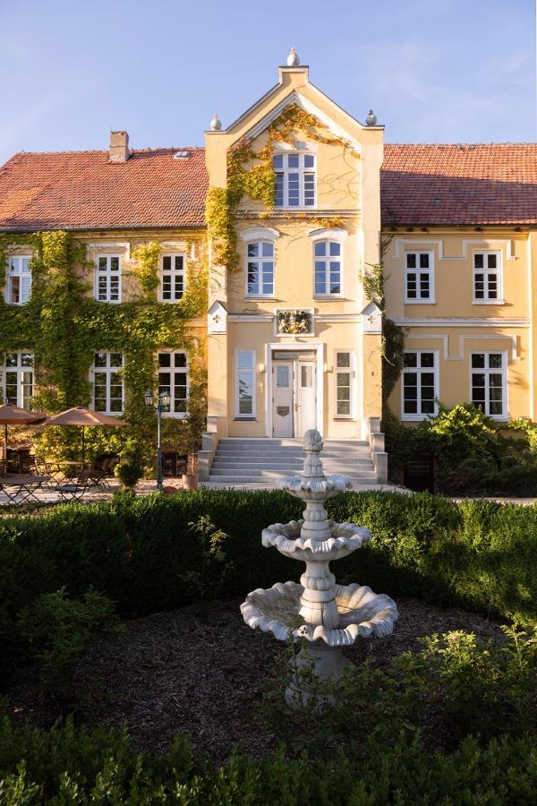 Ferienwohnung Gutshauszimmer Neu Gaarz Exterior foto